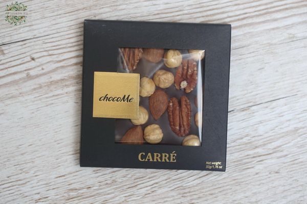 ChocoMe Carré dunkle Schokolade mit Pekannüssen, piemontesischen Haselnüssen und sizilianischen Mandeln (50g)