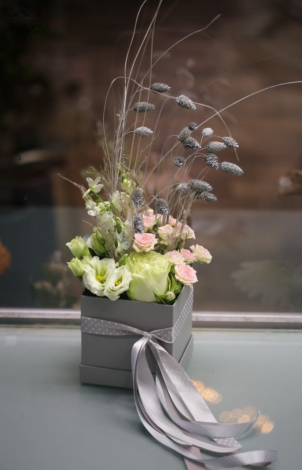 Cube box with the shades of grey (7 stems)