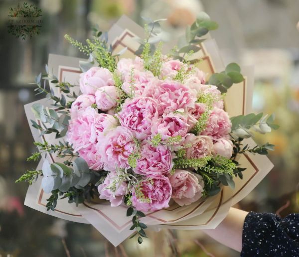 25 peonies in bouquet