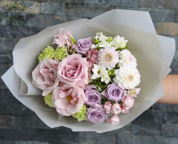 Pastel purple round bouquet (21 stems)