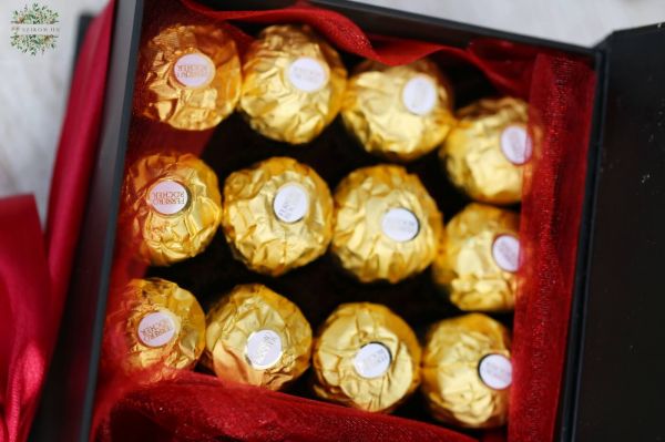 Ferrero bonbonos doboz mini bokros rózsával, orchideával