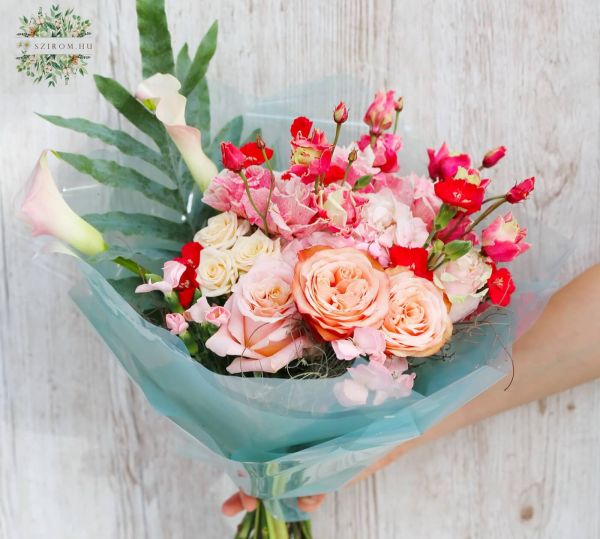 Fresh peach colored fluffy bouquet (15 stems)