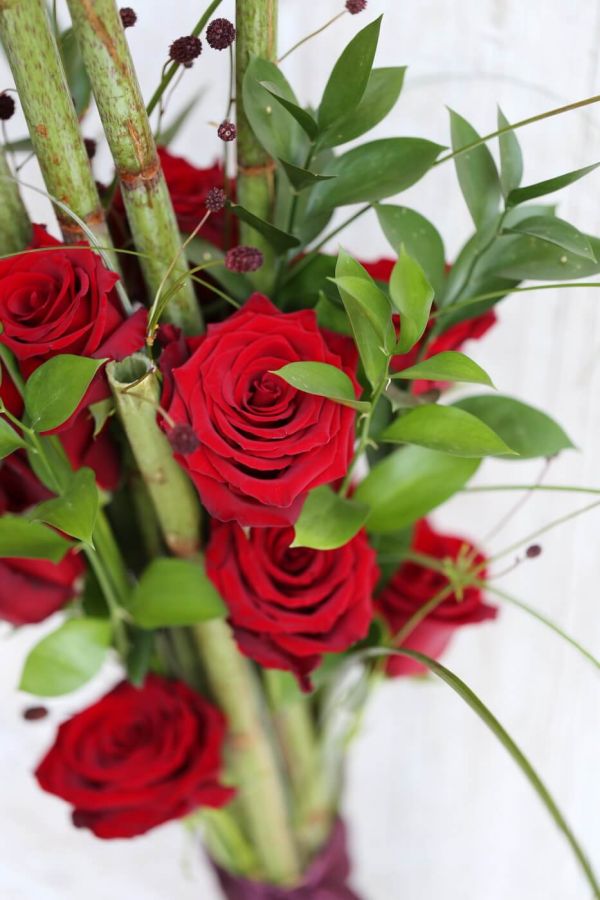 10 red roses in paralel bouquet