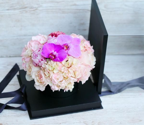 Fluffy flower box with translucent cover, hydrangea, orchid, rose