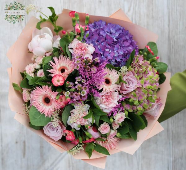 Large round bouquet with pink flowers and hydrangea (21 strands)