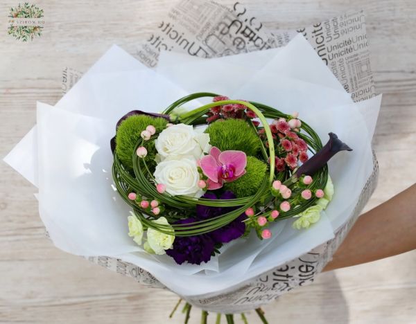 Modern bouquet with flexigrass base