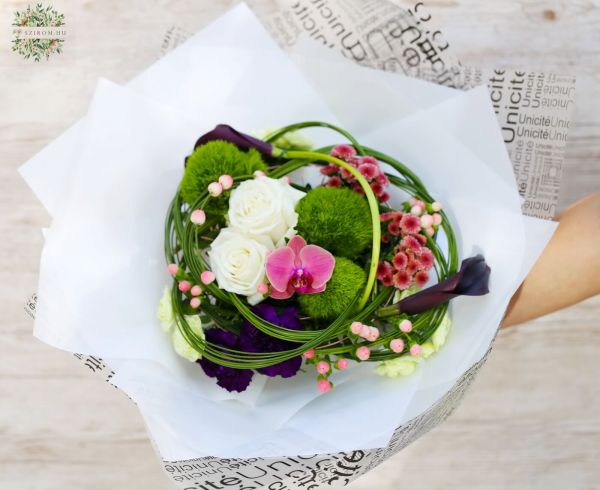 Modern bouquet with flexigrass base