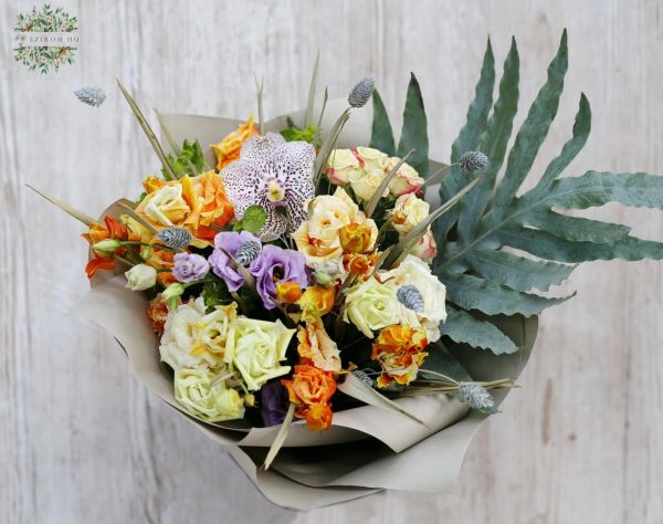 Pastell orange - lila Strauß mit Lisianthus, Vanda-Orchidee (9 buschige Stiele)