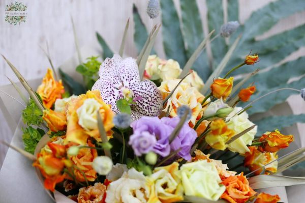 Pastell orange - lila Strauß mit Lisianthus, Vanda-Orchidee (9 buschige Stiele)