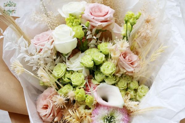 Big nude bouquet with rustic dried grasses