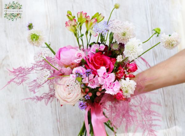 Wiesenblumen Brautstrauß mit Pfingstrose