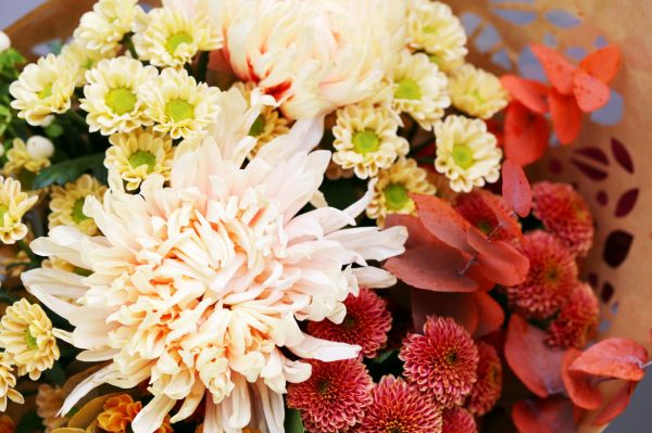 Warm color santinis in autumn bouquet