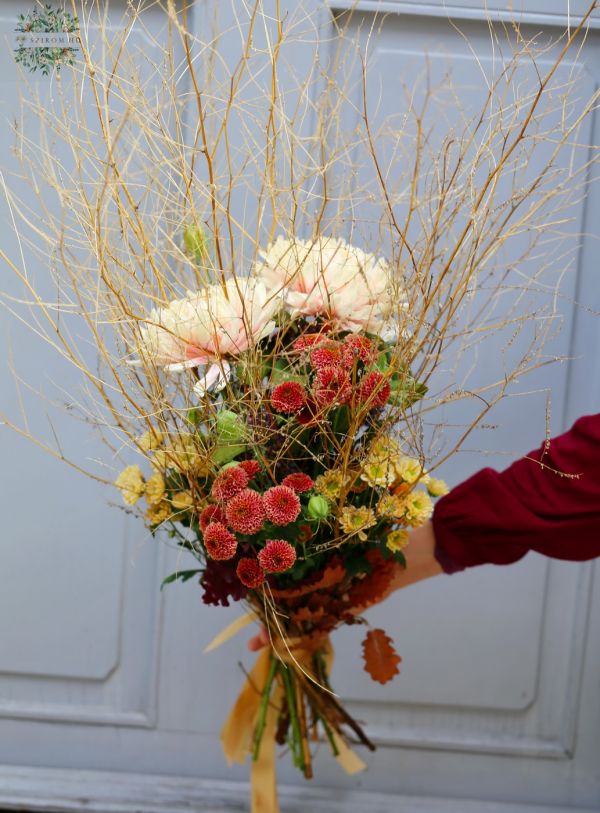 Bushy autumn chrysant bouquet