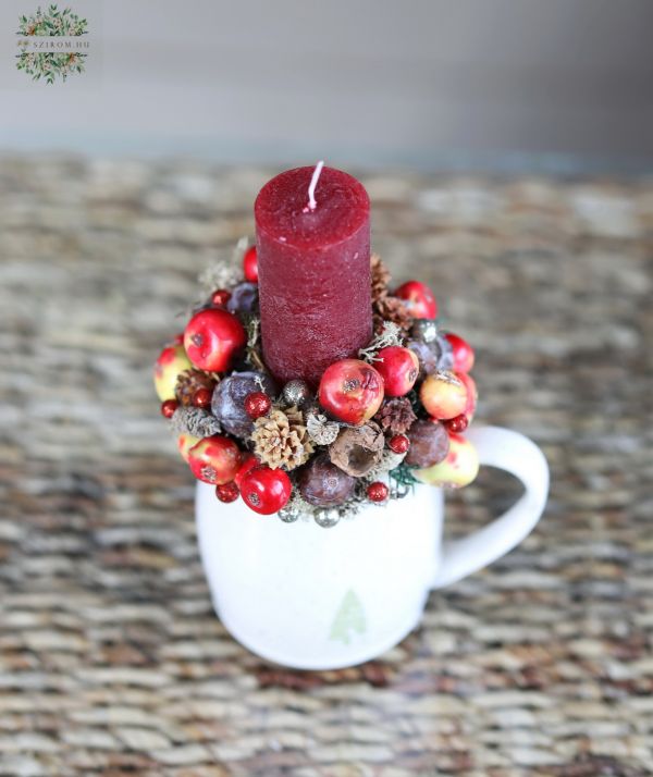 Christmas candle arrangement in cup