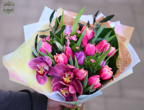 Tulips with orchids and small flowers  (21 stems)