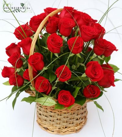 virágkosár 40 szál vörös rózsából (50cm)