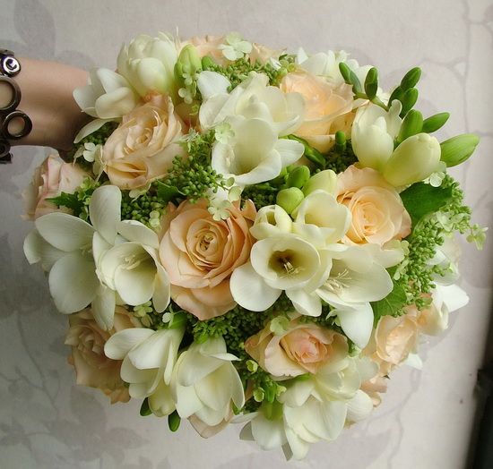 tight bouquet, with peach roses and freesias (20 stems)