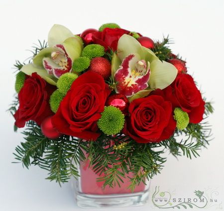 Glaskubus Vase, mit grünen Orchideen, und rote Rosen (22cm)