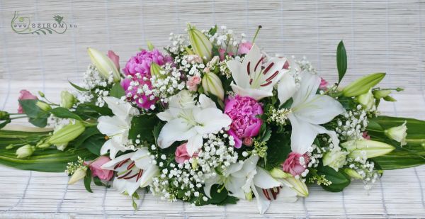 Main table centerpiece with peonies and lilies, pink, white, wedding