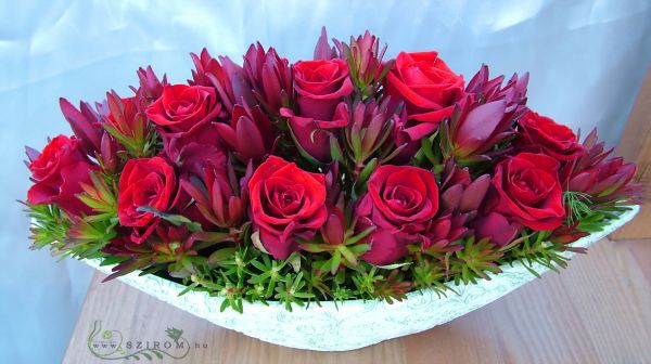 Main table centerpiece (roses, leucadendron, red), wedding