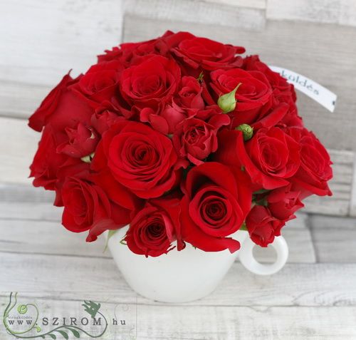 A cup of red roses (25 stems, spray and big roses)