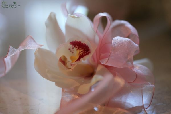 csuklódísz orchideából (fehér)