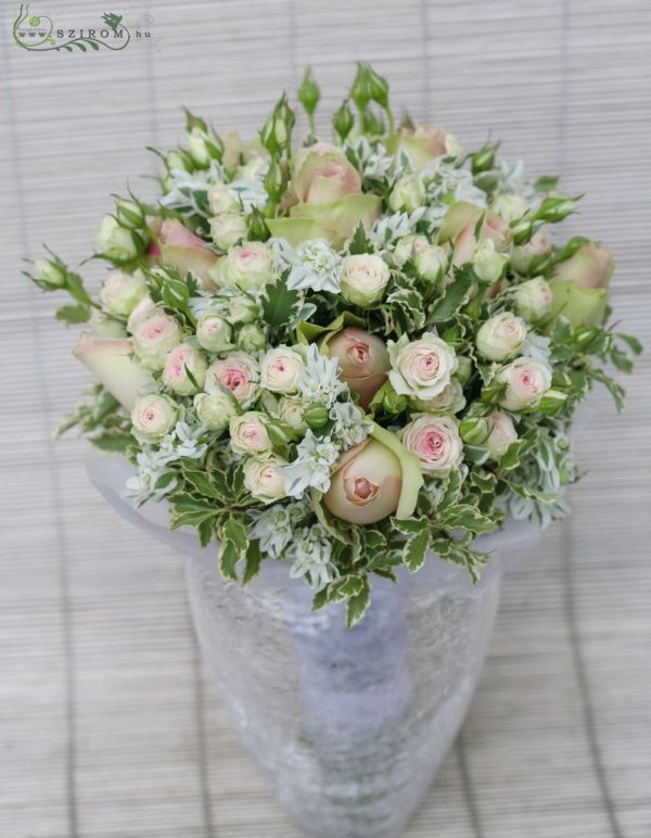 Centerpiece with mini roses (rózsaszín), wedding