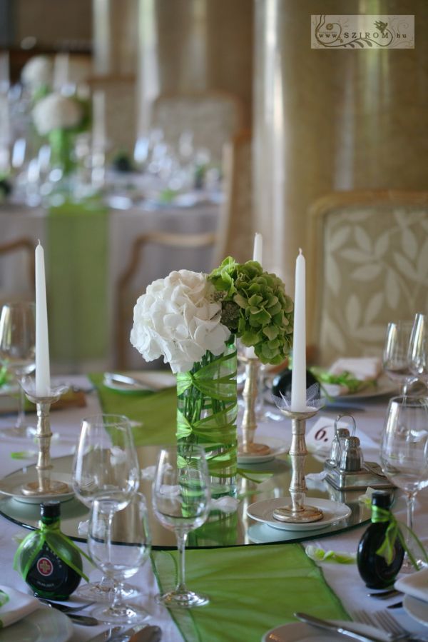 Zöld fehér hortenziás asztaldísz, Gellért Hotel Budapest, esküvő