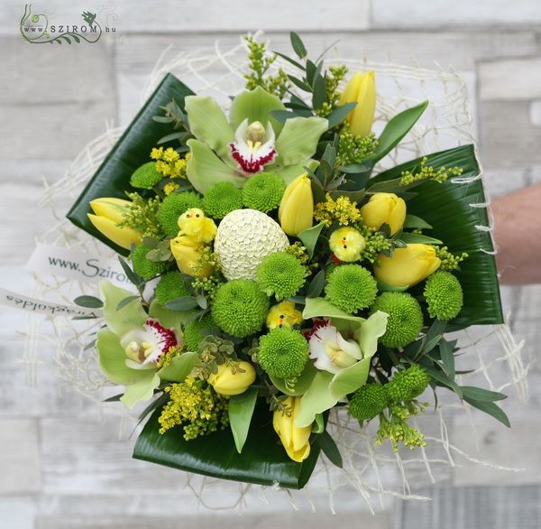 Easter chick bouquet (17 stems)