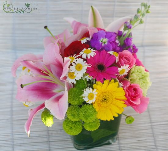 Colorful summer cube with lilies (12 stems)