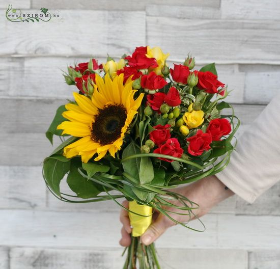 Round bouquet of spray roses, sunflowers and freesias (12 stems)