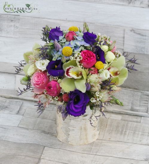 Wooden log with rustic modern flowers (22 stems)