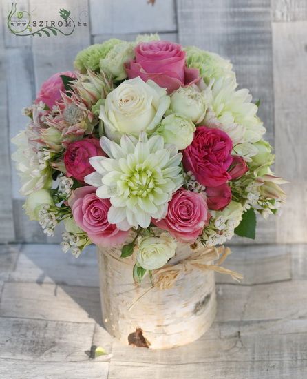 Wooden log with beautiful pastel flowers (31 stems)