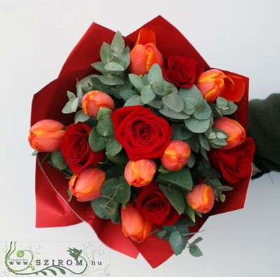 vörös rózsa, narancs tulipánnal (15 szál)
