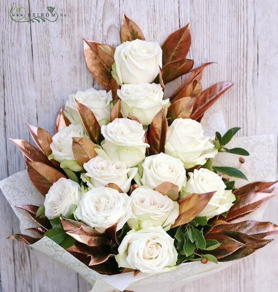 Elegant bouquet with lightgreen roses and bronze leafs 