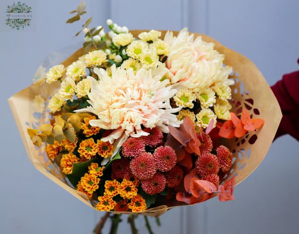 Warm color santinis in autumn bouquet