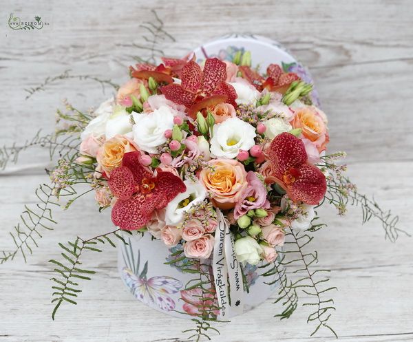 Blumenkasten mit Lisianthus, Rosen, Vanda Orchideen (30 Stängel)