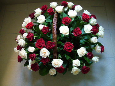 Virágküldés Budapest - 80 szál rózsa (vörös-fehér)