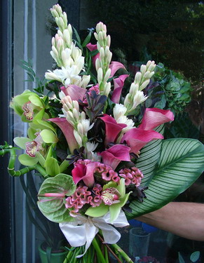 flower delivery Budapest - mixed bouquet 24 stems of fresh, luxuryous, mixed flowers.