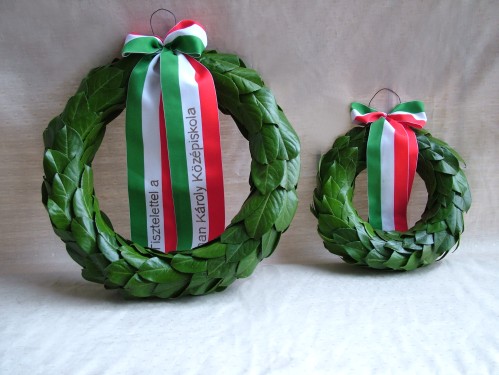 flower delivery Budapest - small bay wreath<br>(30cm)
