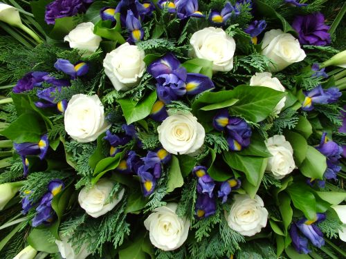 flower delivery Budapest - standing wreath with roses, irises and callas (1.2 m)