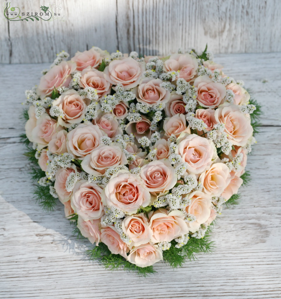 flower delivery Budapest - Centerpiece heart (rose, limonium, peach, white), wedding