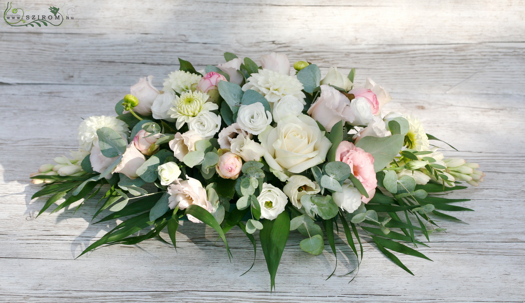 Főasztaldísz (rózsa, tubarózsa, liziantusz, angol rózsa, dália, fehér, rózsaszín), esküvő