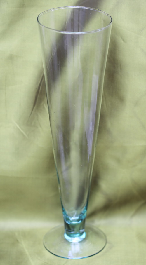 Virágküldés Budapest - kiszélesedő üveg váza (34,5x9,5cm)