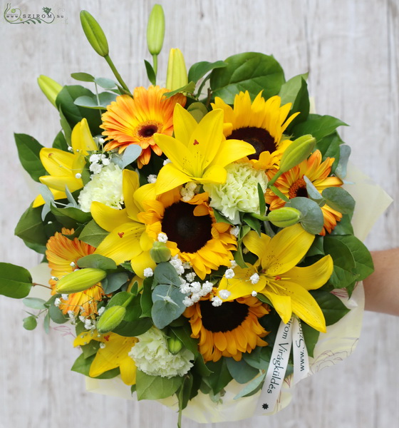 Großer Blumenstrauß mit Lilien und Sonnenblumen (16 Stiele)