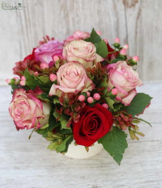 flower delivery Budapest - Ceramic pot with 9 peach purple color roses, and berries