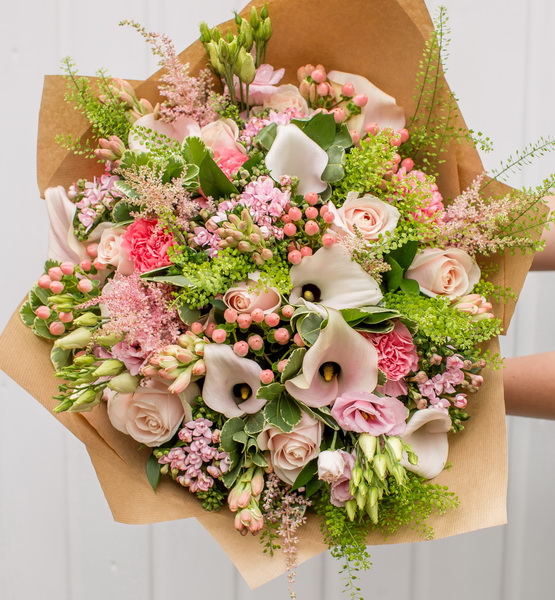Blumenlieferung nach Budapest - Luxuriöses Bouquet mit rosa Blüten (40 Stiele)
