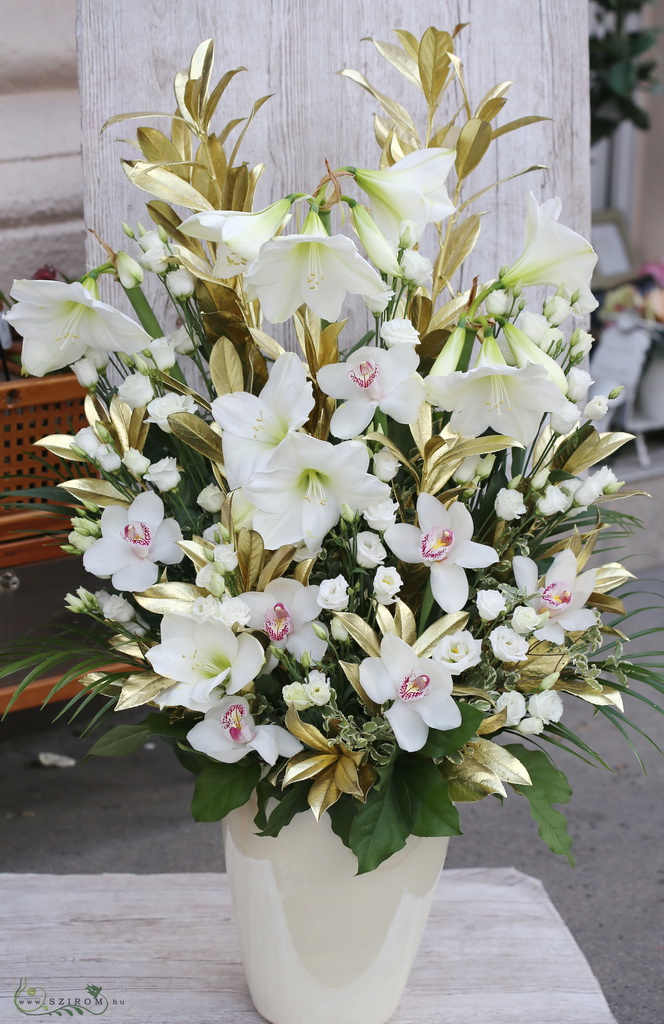 Corinthia Budapest, fehér, arany virág dekoráció, esküvő