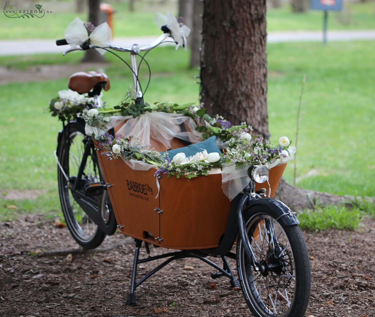 Bicikli dekor (fehér, lila, tulipán, sóvirág)
