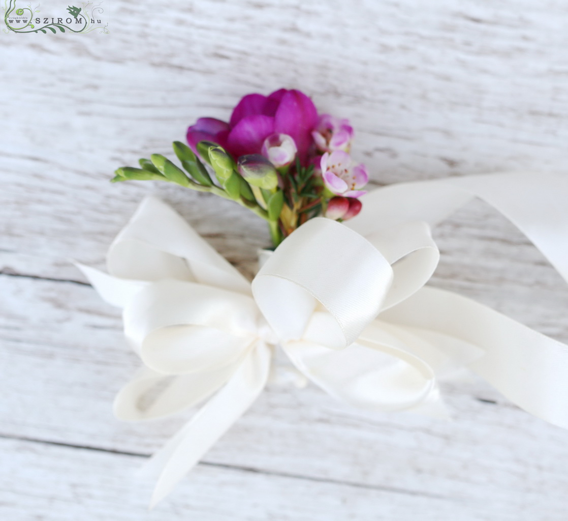 flower delivery Budapest - wrist corsage made of freesia and wax (pink)